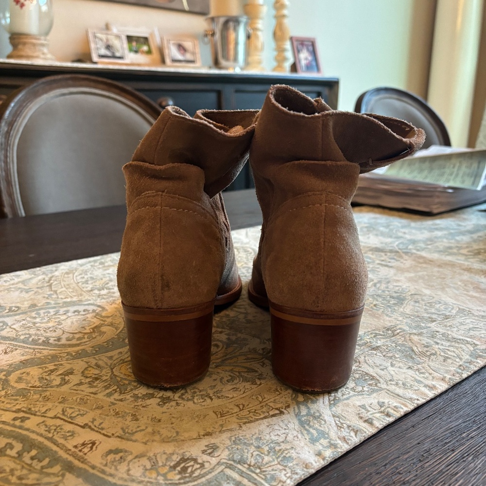 Dolce Vitta Booties - SZ. 9 1/2 Tan Suede - Picture 3 of 6